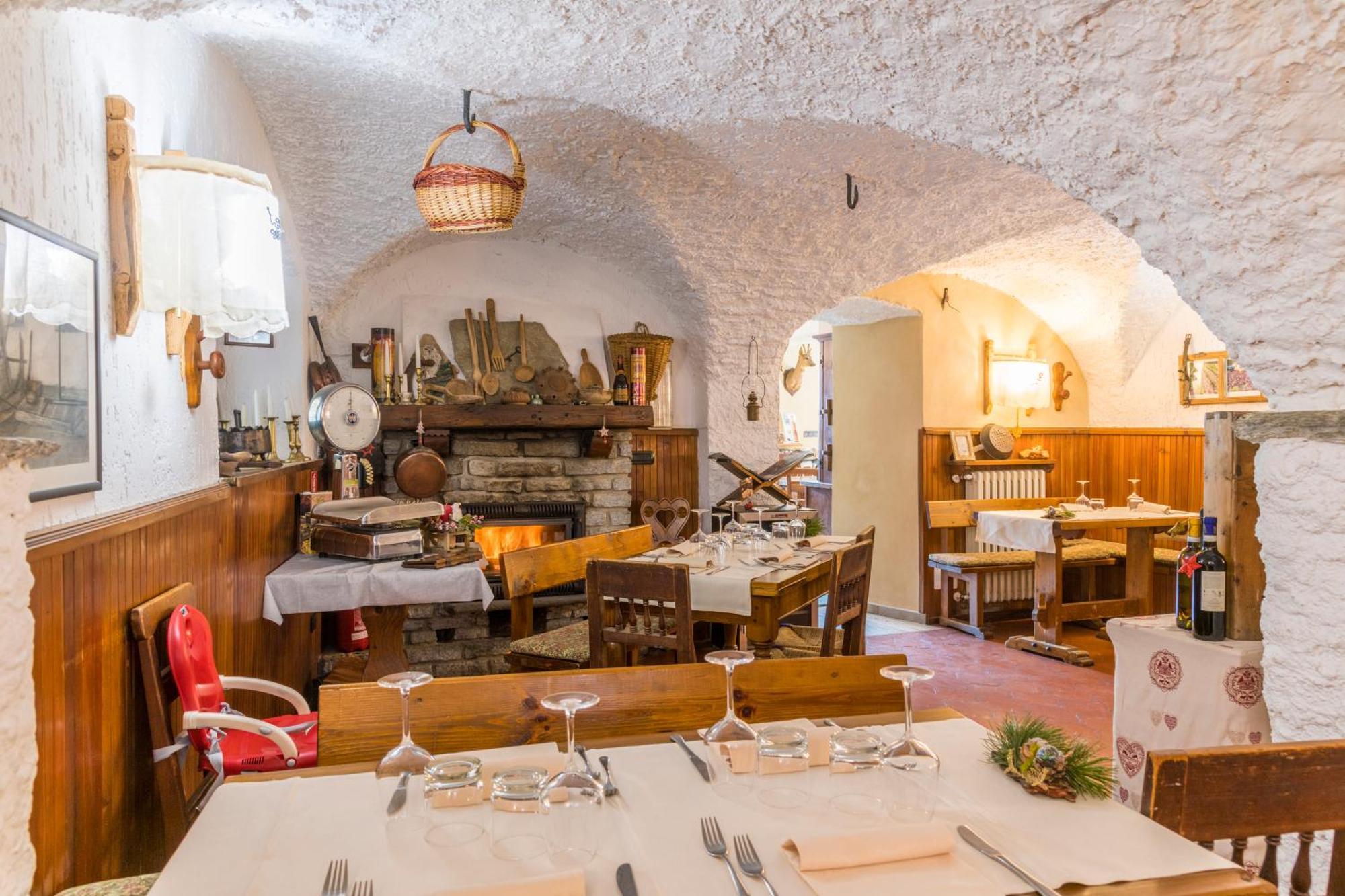 La Placette - Albergo Diffuso E Trattoria Usseaux Exteriör bild