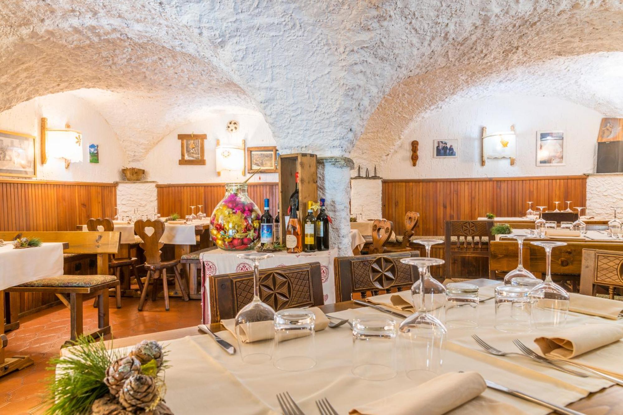 La Placette - Albergo Diffuso E Trattoria Usseaux Exteriör bild