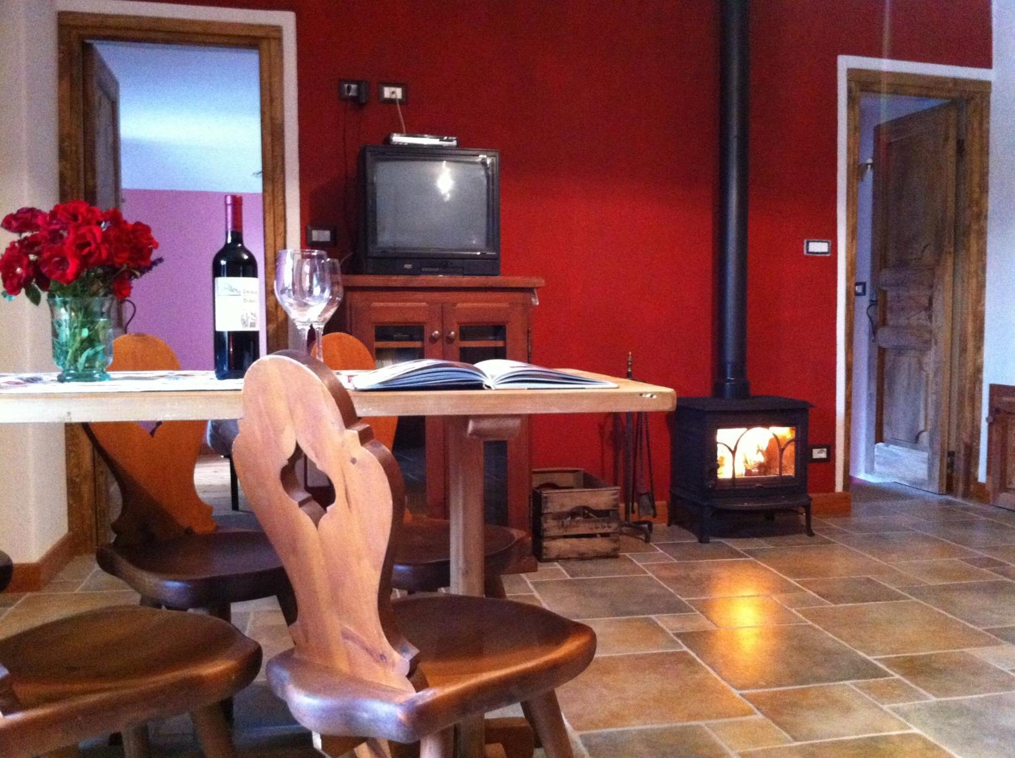 La Placette - Albergo Diffuso E Trattoria Usseaux Exteriör bild