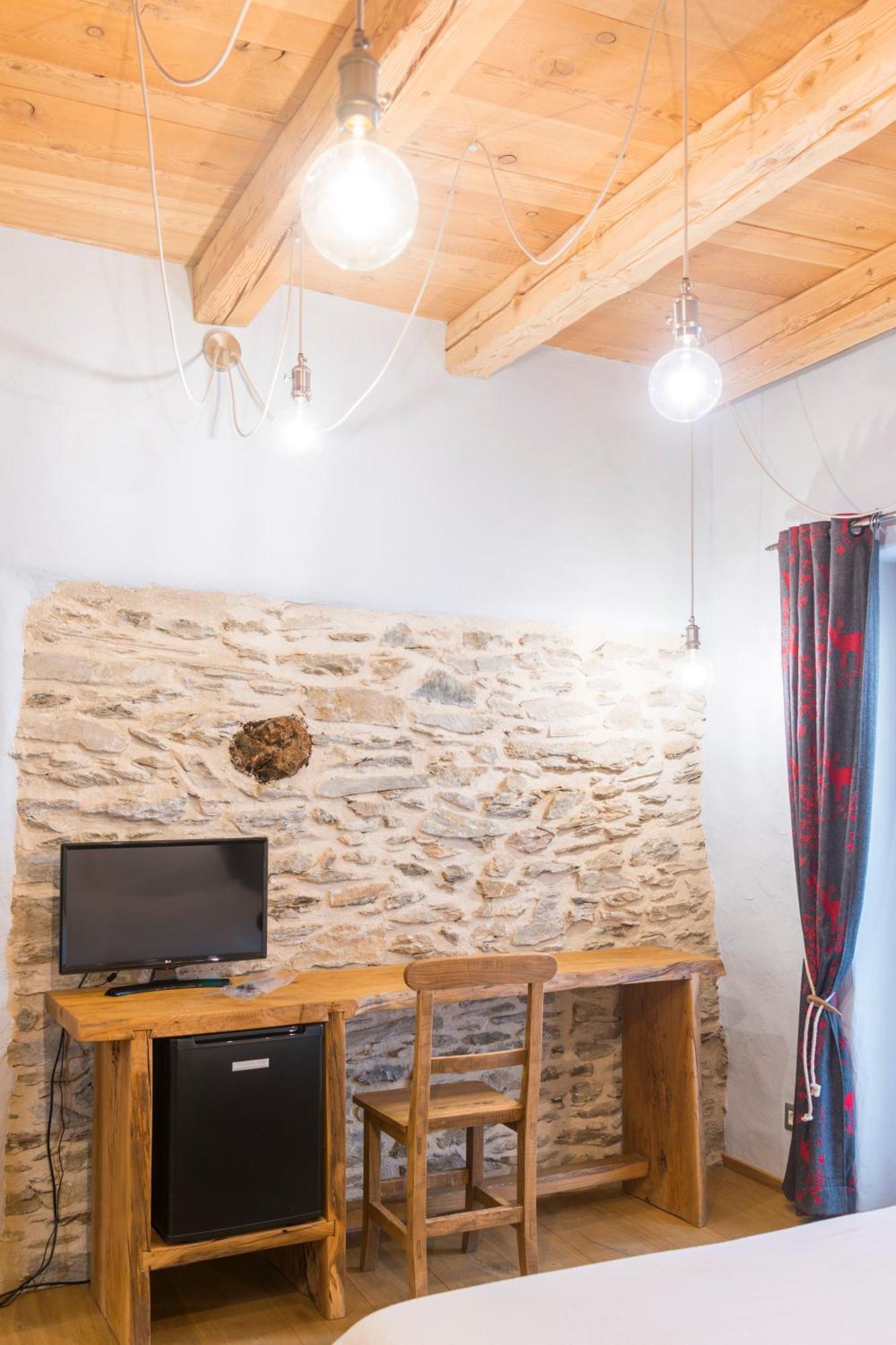 La Placette - Albergo Diffuso E Trattoria Usseaux Exteriör bild
