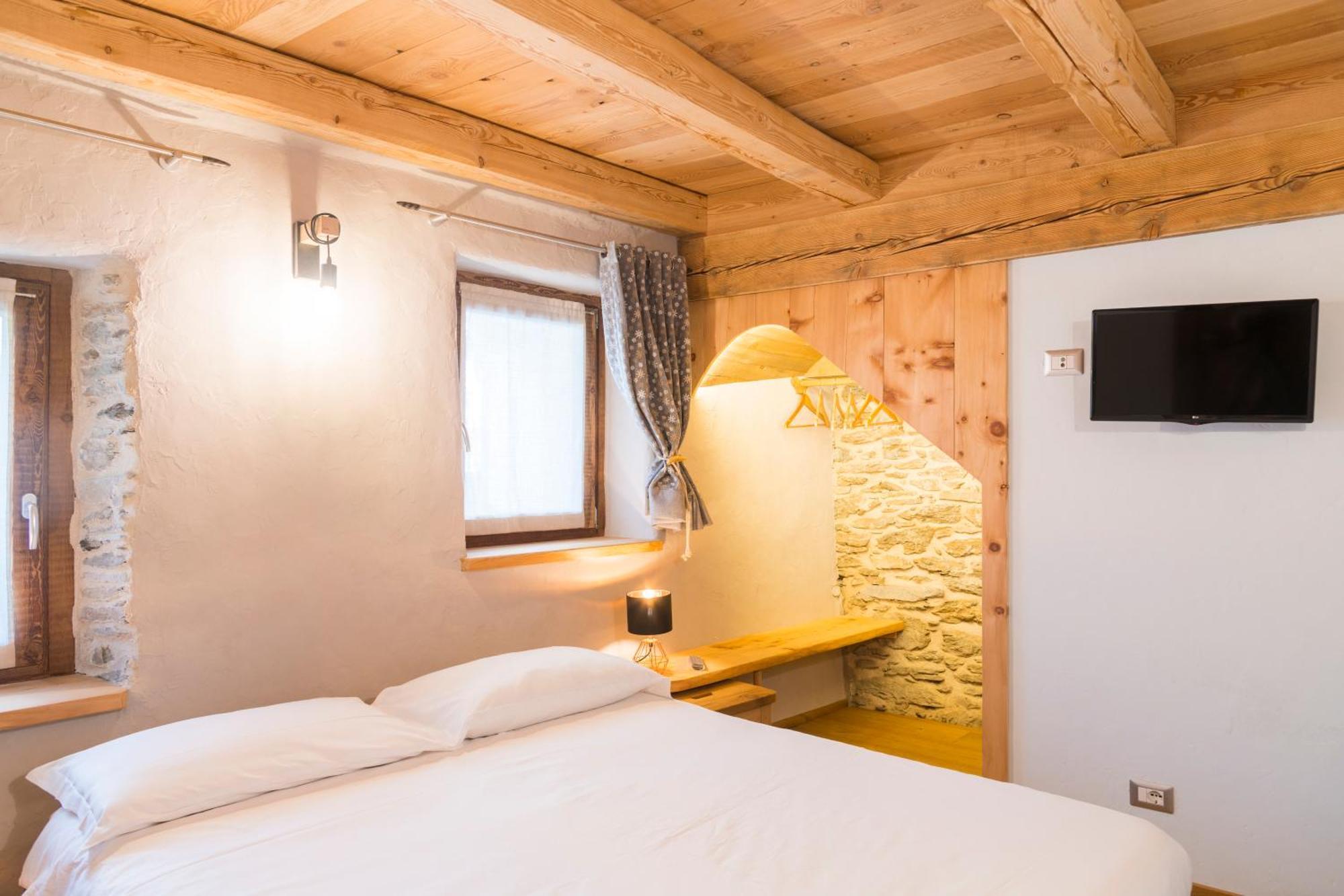 La Placette - Albergo Diffuso E Trattoria Usseaux Exteriör bild