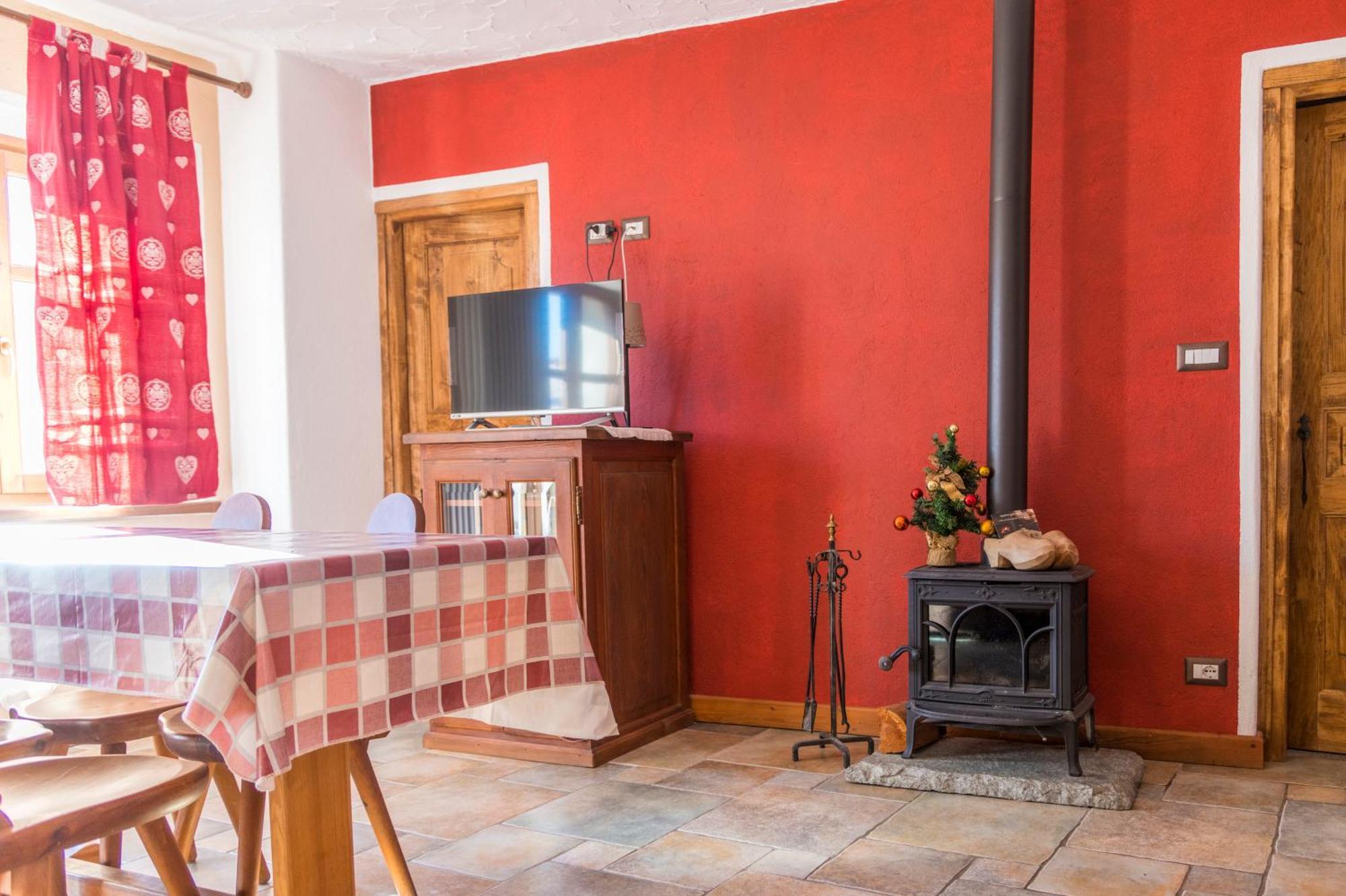 La Placette - Albergo Diffuso E Trattoria Usseaux Exteriör bild