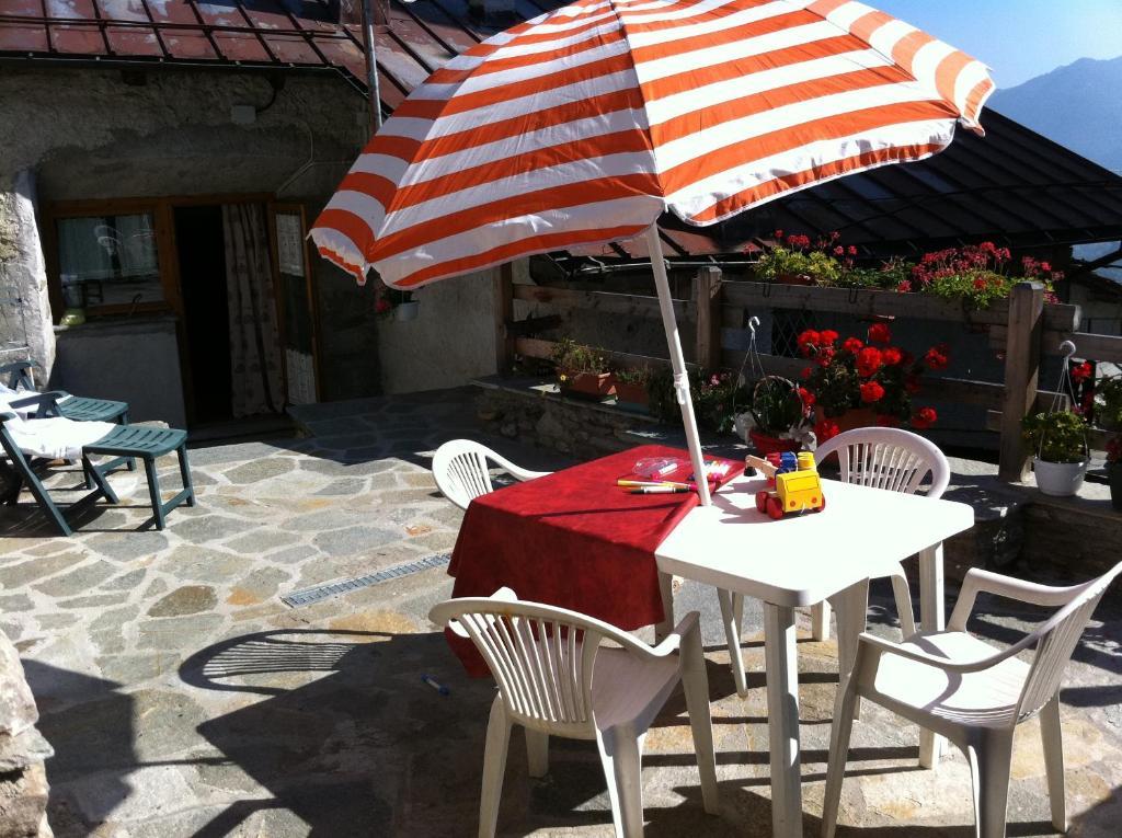 La Placette - Albergo Diffuso E Trattoria Usseaux Rum bild