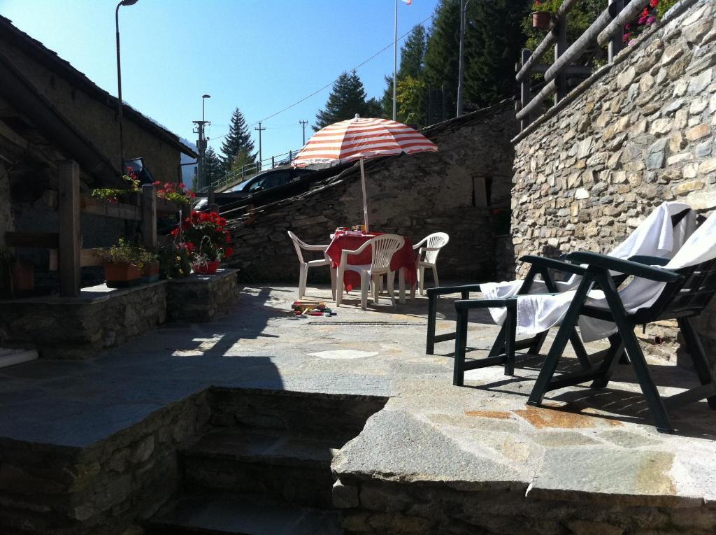 La Placette - Albergo Diffuso E Trattoria Usseaux Rum bild