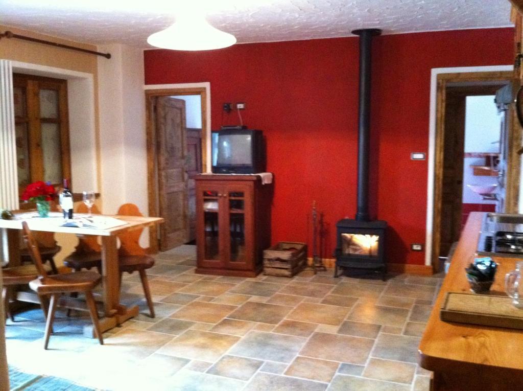 La Placette - Albergo Diffuso E Trattoria Usseaux Rum bild