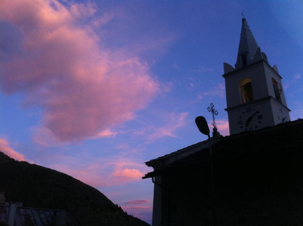 La Placette - Albergo Diffuso E Trattoria Usseaux Rum bild