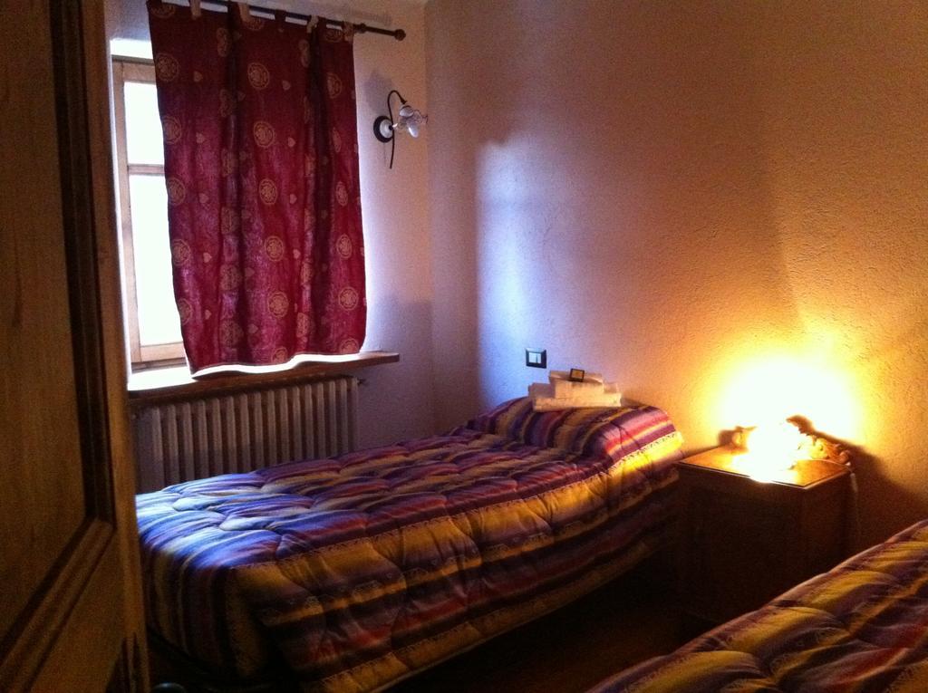 La Placette - Albergo Diffuso E Trattoria Usseaux Exteriör bild