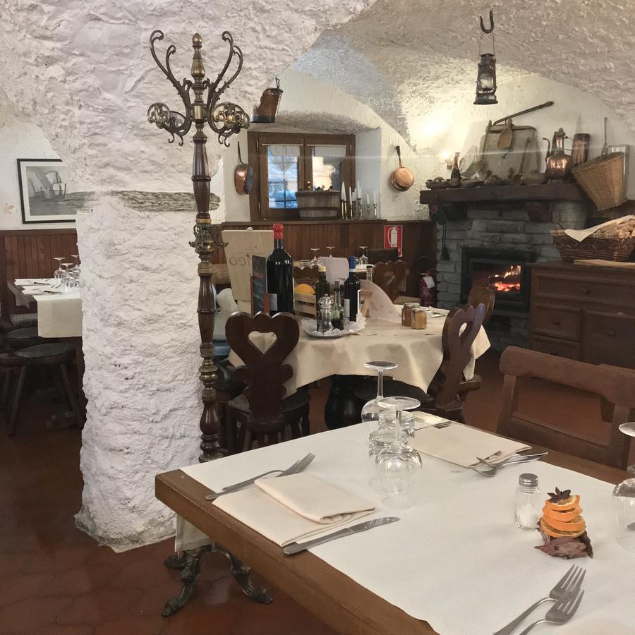 La Placette - Albergo Diffuso E Trattoria Usseaux Exteriör bild